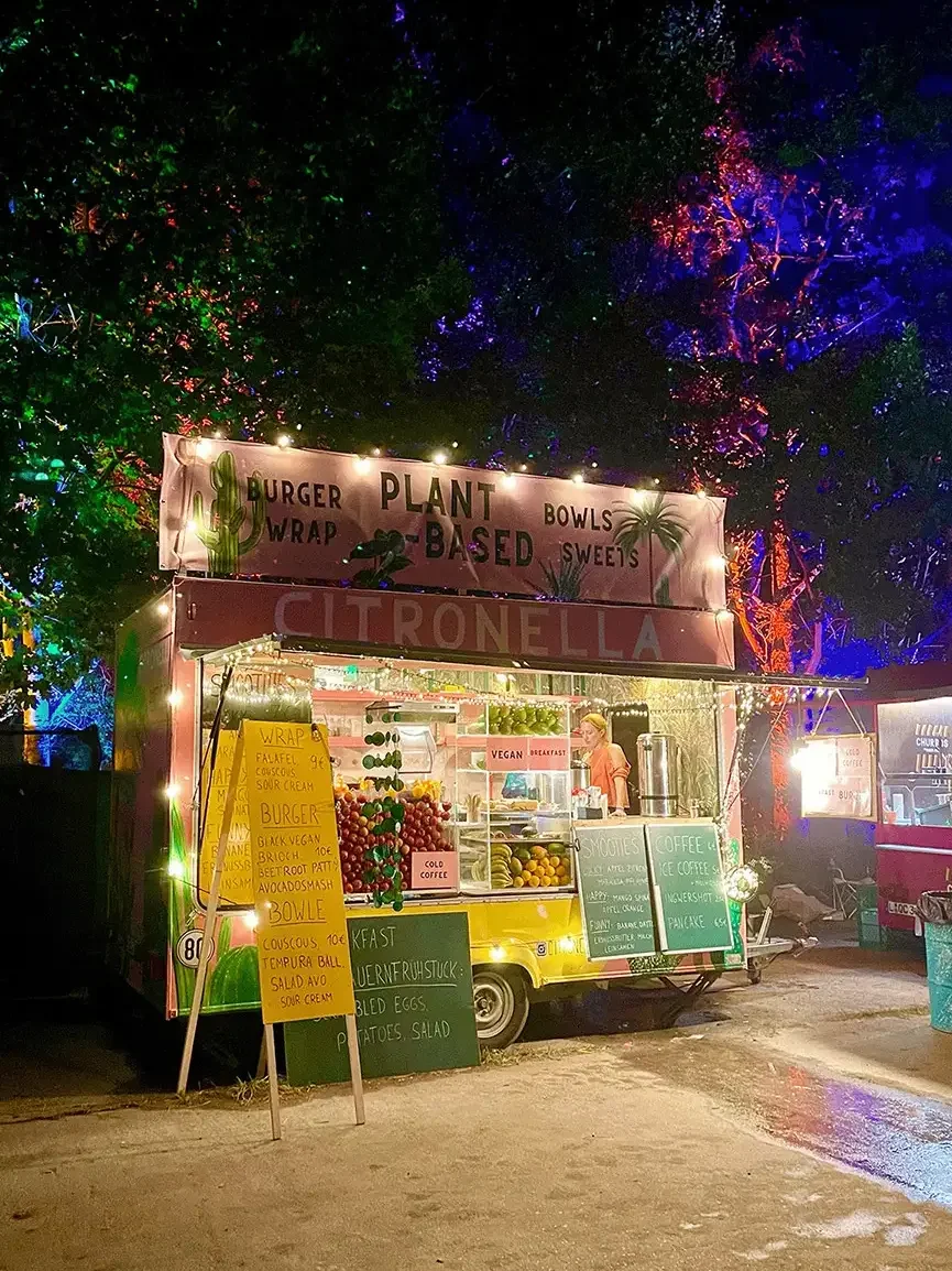 foodtruck berlin bei nacht 